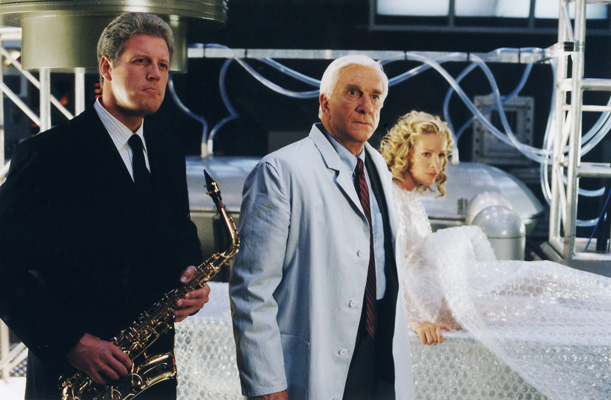 Damien Masson als Mr. President Leslie Nielsen als Richard 'Dick' Dix Ophélie Winter als Cassandra Menage